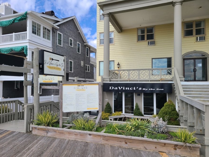 DaVinci's by the Sea