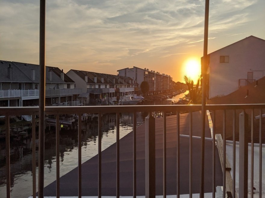 Tailchasers Restaurant & Dock Bar