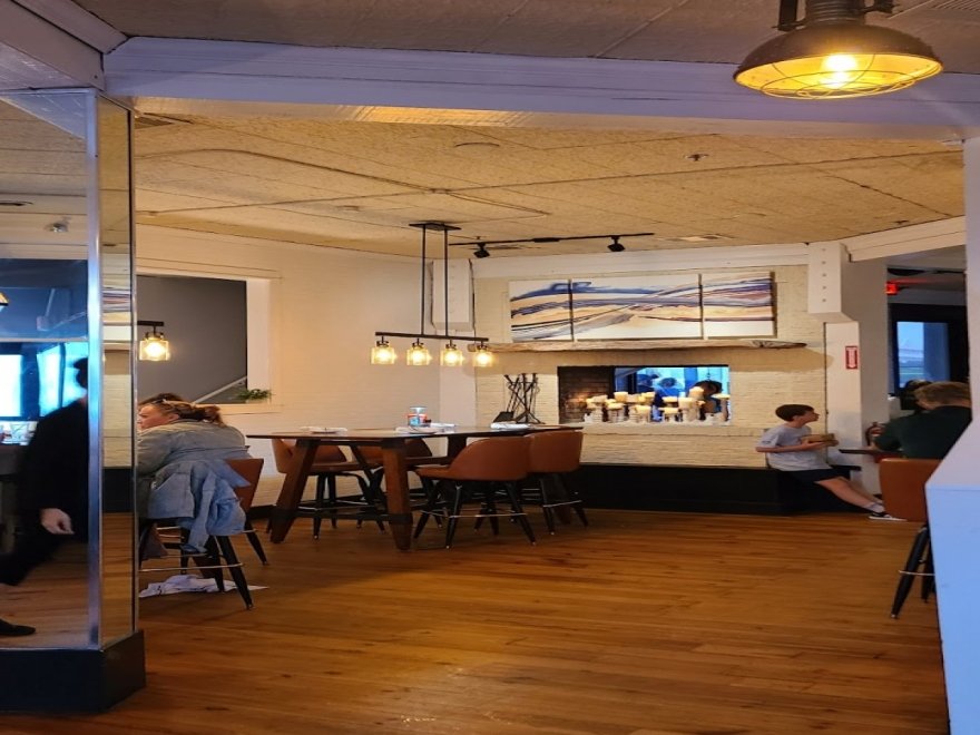 Tailchasers Restaurant & Dock Bar